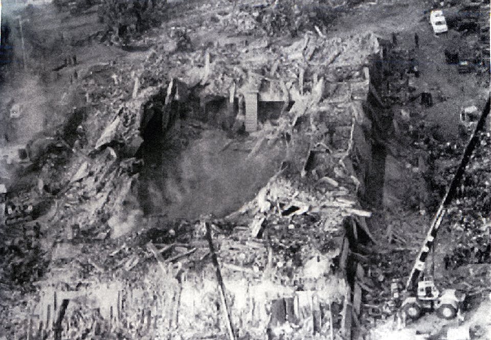 bombkratern efter hizbollah dadet mot usas marinkarsbas i beirut 1983 bombkratern efter hizbollah dadet mot usas marinkarsbas i beirut 1983